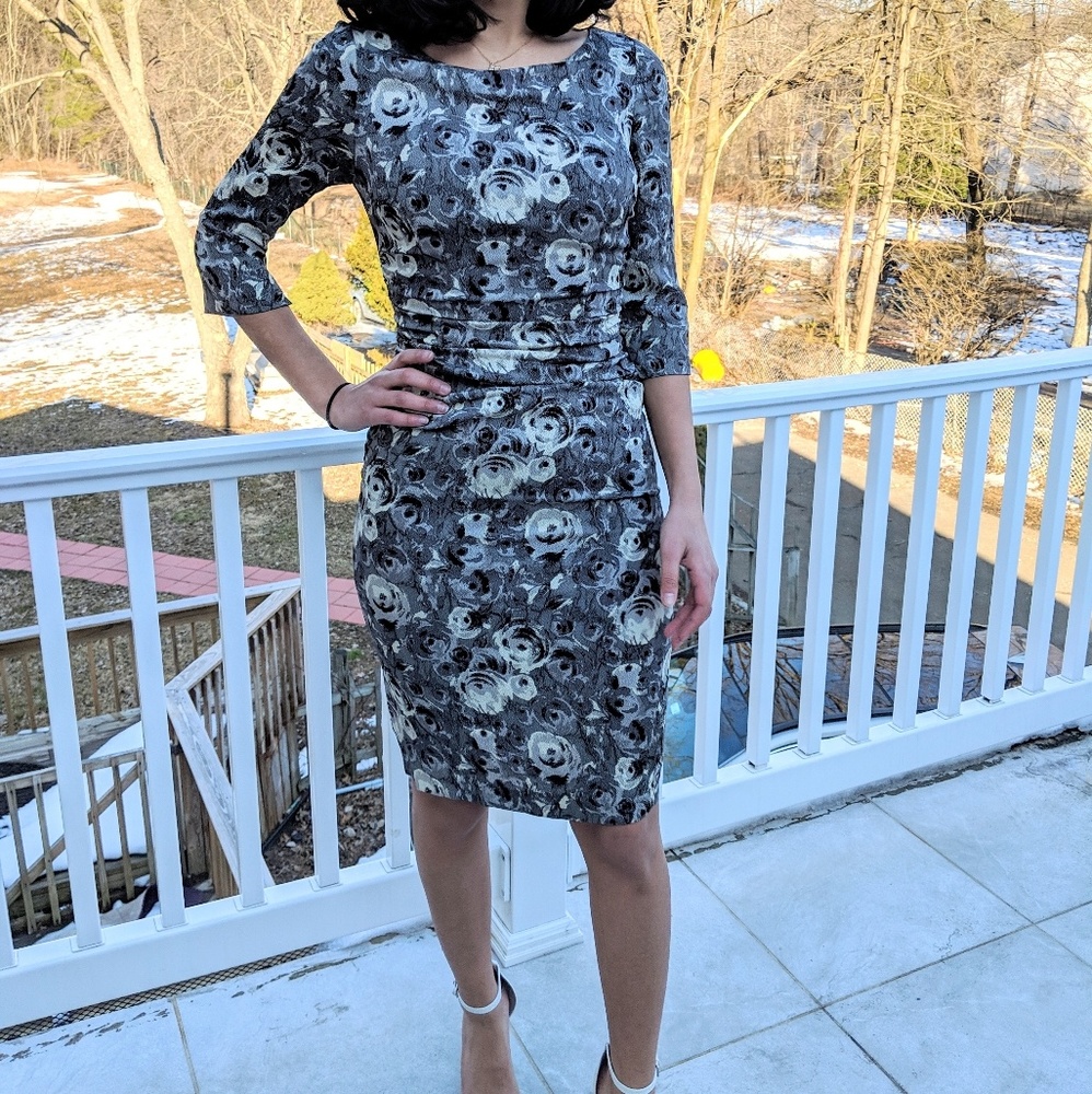 TRACY REESE FLORAL GRAY WHITE BODYCON MIDI DRESS
